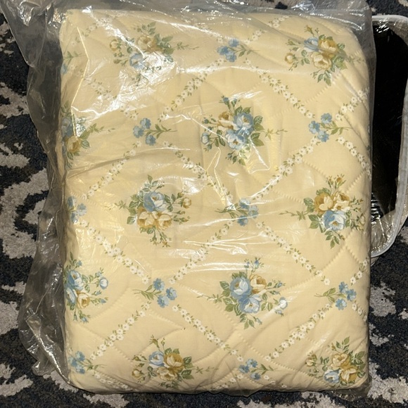 NWT Vintage Mid Century Modern Montgomery Ward Blue Floral Quilted Bedspread - Picture 5 of 6